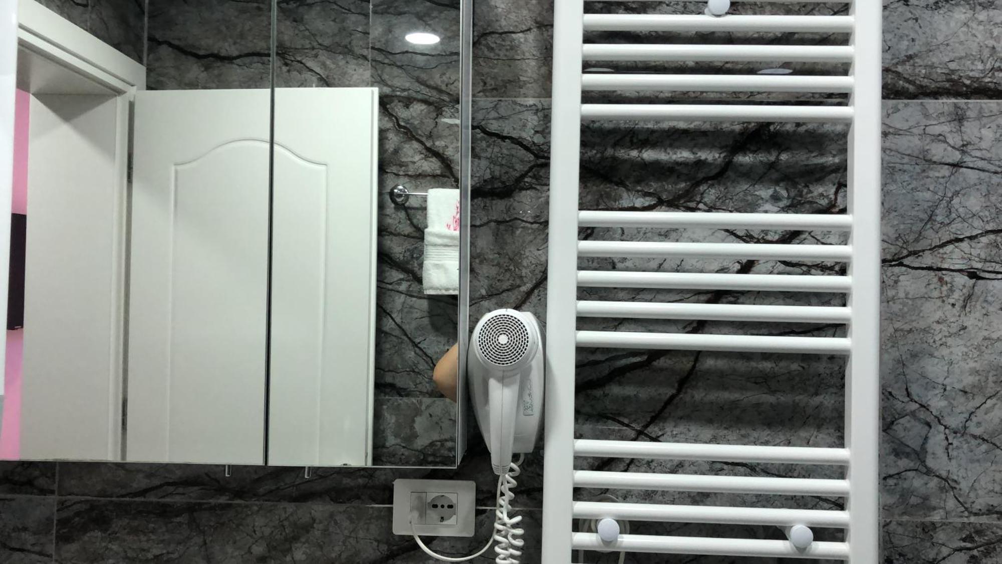 Deluxe Apartment In City Center Tirana Exterior foto